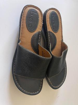 Brand New pair of black leather sandals by BOC in size 6