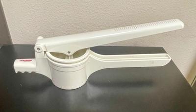 Metaltex USA Inc. ‘Pressy’ Potato Ricer