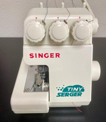 Singer Tiny Serger Overedging Machine