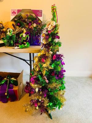 MARDI GRAS Table Lot