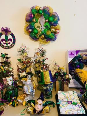 MARDI GRAS Table Lot