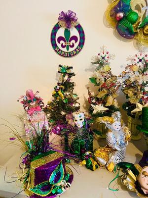 MARDI GRAS Table Lot