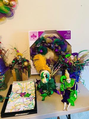 MARDI GRAS Table Lot