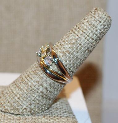 Size 7¼ Two Tone Marked .925 Hollow Band Ring with "Gold Row" of Clear Stones (4.1g)
