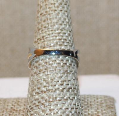 Size 7¼ Two Tone Marked .925 Hollow Band Ring with "Gold Row" of Clear Stones (4.1g)