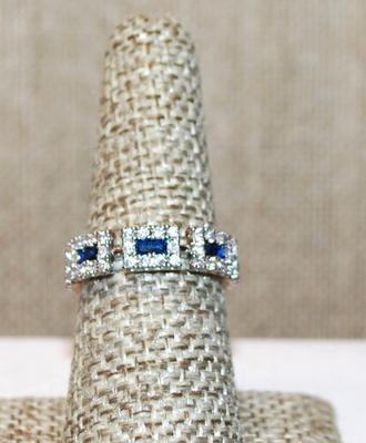 Size 7 Blue Stone Inserts Ring on 5 Rectangle Clear Stone Panels on a Silver Tone Band (3.1g)