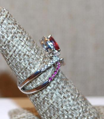 Size 7 Pretty Bowtie Style Ring with a Red Pear Cut Main Stone and Pink/Clear "Ribbons" on a Silver Tone Band (4.4g)