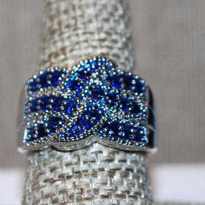 Size 8½ Blue & Clear Stones Cluster Cocktail Ring on a Solid Silver Tone Band (8.6g)