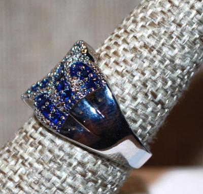 Size 8½ Blue & Clear Stones Cluster Cocktail Ring on a Solid Silver Tone Band (8.6g)