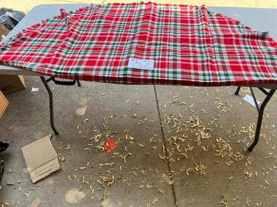 Red/Green/White Holiday Oval Tablecloth