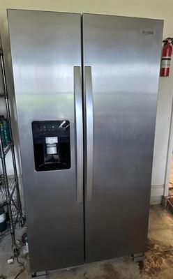 Whirlpool side-by-side refrigerator/freezer