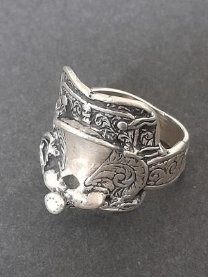 An astonishing Navajo Sterling silver saddle ring.