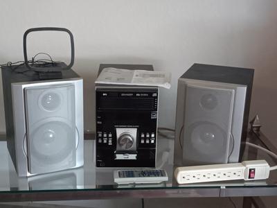 Nice Sharp Micro Component Stereo System Model XL-UH242 with remote control