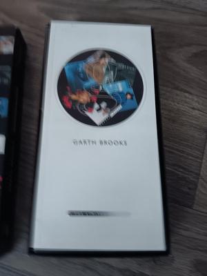 Music on CD Garth Brooks - CD box set - includes 8 cd's