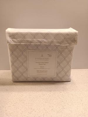 Brand-new Queen-Sized sheet set - Printed Cotten Sateen 400 thread count