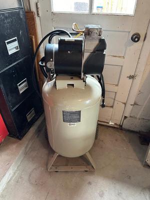 PORTABLE PRO AIR 20 GALLON AIR COMPRESSOR