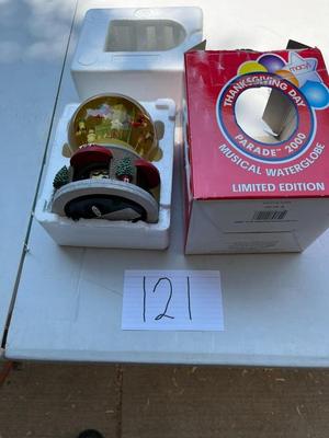 Thanksgiving Day Parade 2000 Musical Waterglobe Limited Edition