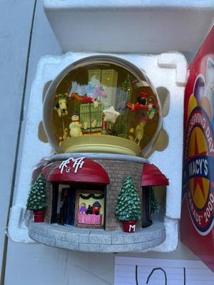 Thanksgiving Day Parade 2000 Musical Waterglobe Limited Edition