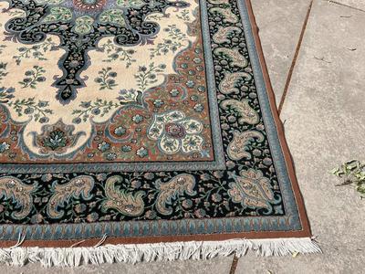 Beautiful Medallion Multi Colored Rug Excellent Condition