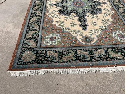 Beautiful Medallion Multi Colored Rug Excellent Condition