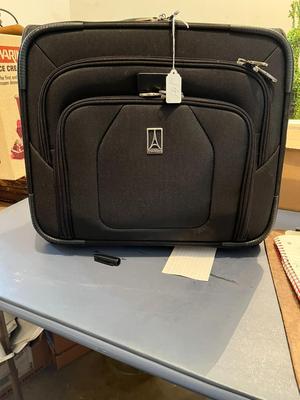 Travel Pro Carry On Garmet Bag Luggage - Black