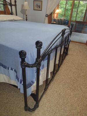 King Size Metal Frame Bed with Beautyrest Mattress