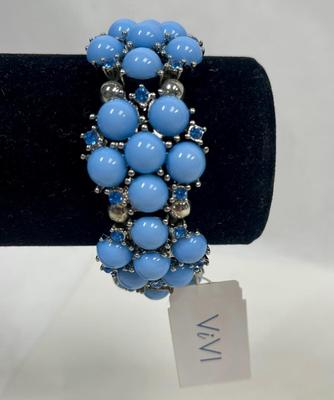 Vivi Bracelet with Periwinkle stones new with tag (Jewelry Lot #10)