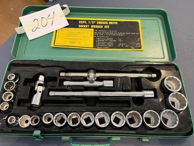24 Pc. 1/2" Square Drive Socket Wrench Set in Metal Case