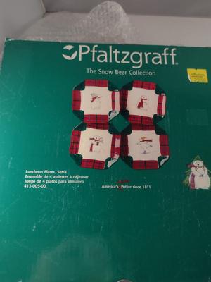 Pfaltzgraff Snow Bear Luncheon Plates (8 Pc), Salt & Pepper Shakers, and Dip Bowl with Spreader
