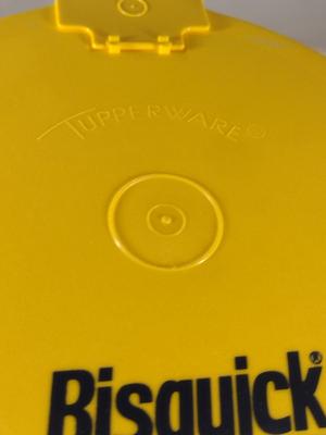 Tupperware Bisquick Batter Bowl with Lid- 8 Cup Capacity