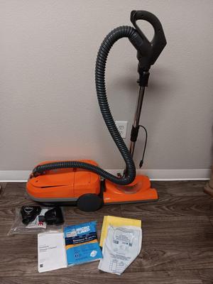 Kenmore Aspiradora Vacuum Cleaner - with accessories and all hand tools