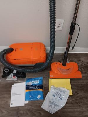 Kenmore Aspiradora Vacuum Cleaner - with accessories and all hand tools