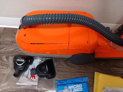 Kenmore Aspiradora Vacuum Cleaner - with accessories and all hand tools