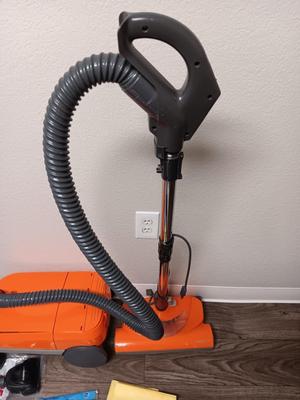 Kenmore Aspiradora Vacuum Cleaner - with accessories and all hand tools