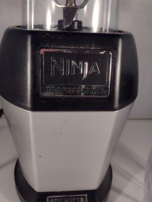 Nutri Ninja Blender Set- 900 Watts- In Working Condition