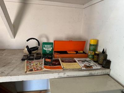 RELOADING EQUIPMENT AND BOOKS, MAGAZINES & GUN CLEANING KIT