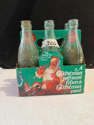 Coca Cola 6-Pak Non-Refillable Glass Bottles in Santa Christmas Coke Case