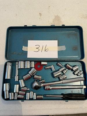 32 Pc Socket Set with Extensions (Taiwan)