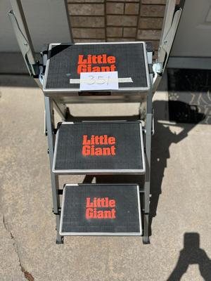 Giant 3-Step Aluminum Ladder