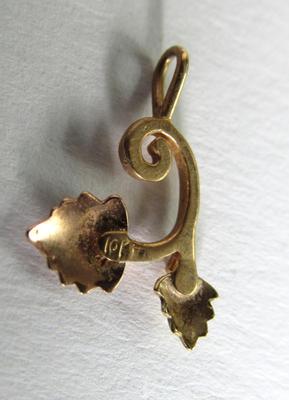 10K Gold Vintage 1970s Leaf Shaped Pendant