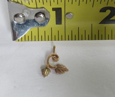 10K Gold Vintage 1970s Leaf Shaped Pendant