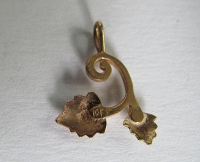 10K Gold Vintage 1970s Leaf Shaped Pendant