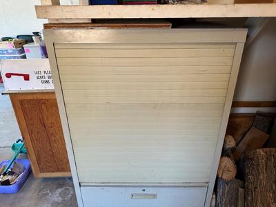 WRIGHT LINE CABINET W/ACCORDIAN DOOR AND DRAWER ON CASTERS
