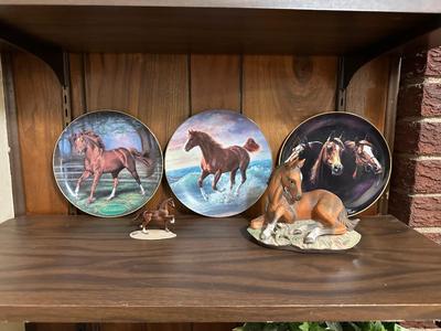 COLLECTOR'S HORSE PLATES AND STATUES