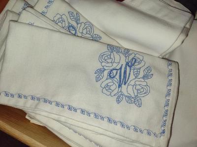 Collection of Table Linens- Table Cloths, Napkins, Placemats
