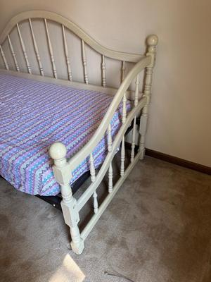 TRUNDLE TWIN SIZE DAYBED