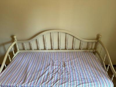 TRUNDLE TWIN SIZE DAYBED