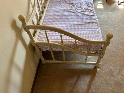 TRUNDLE TWIN SIZE DAYBED