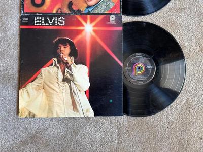 2 ELVIS PRESLEY RECORD ALBUMS