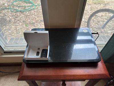 SIGNIA MINI POCKET AND A HP LAPTOP